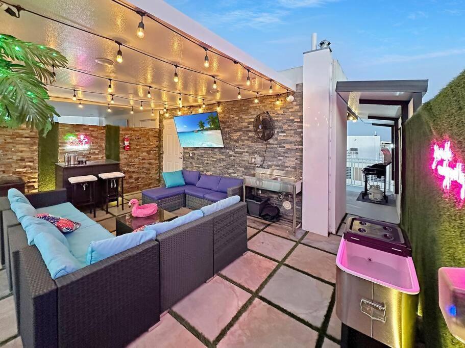 Vacay Spot Experience Luna Sky! 65" Tv Bar, Bbq, Shower Massage Jets, Music, Go To Fl Keys 霍姆斯戴德 外观 照片