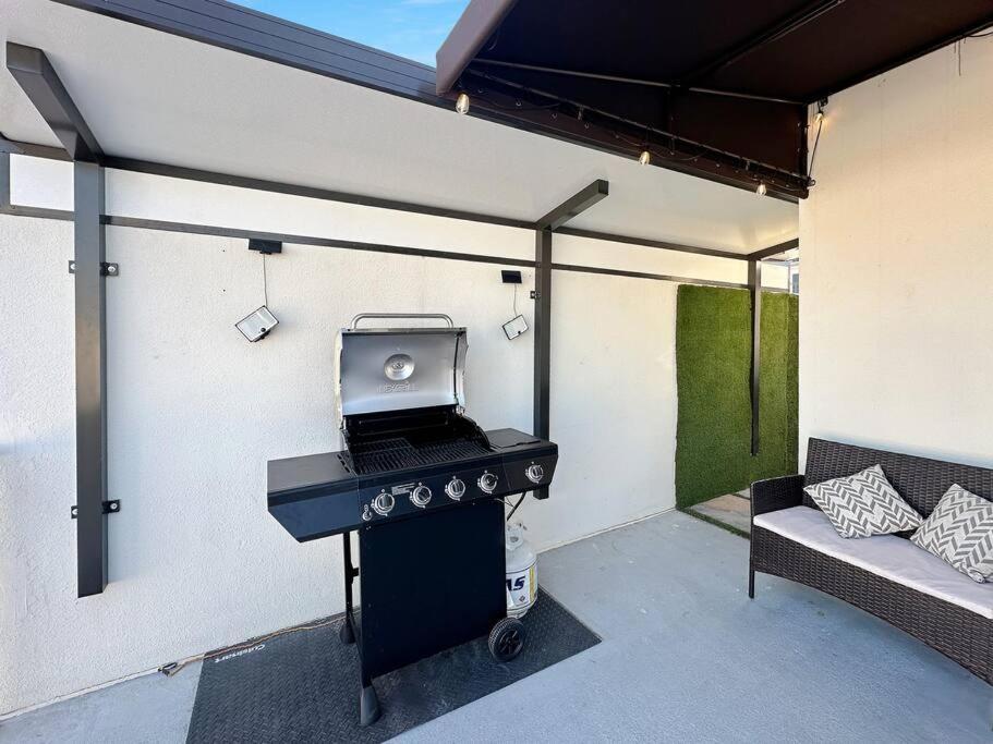 Vacay Spot Experience Luna Sky! 65" Tv Bar, Bbq, Shower Massage Jets, Music, Go To Fl Keys 霍姆斯戴德 外观 照片