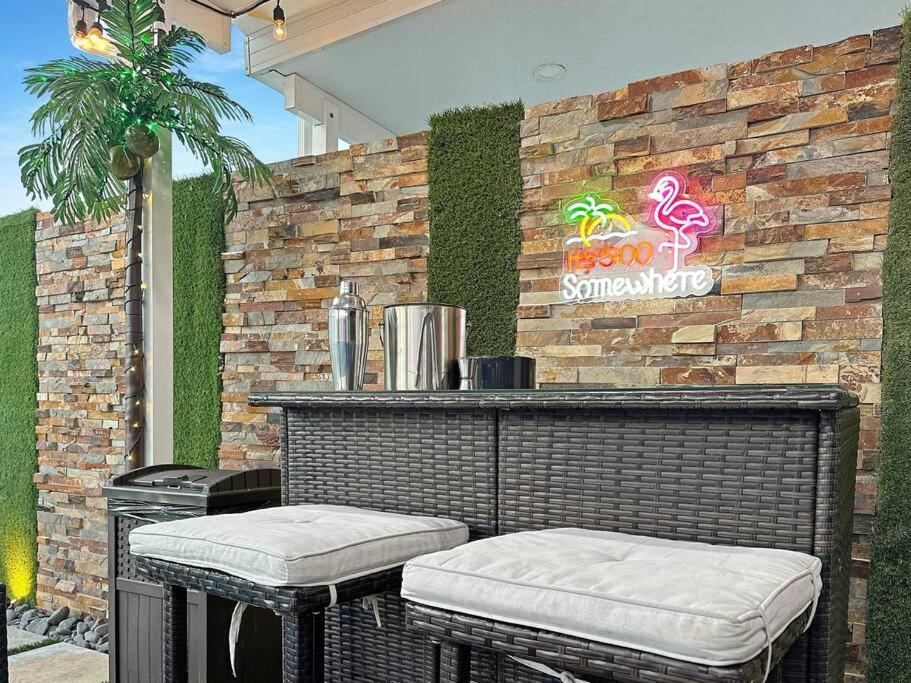 Vacay Spot Experience Luna Sky! 65" Tv Bar, Bbq, Shower Massage Jets, Music, Go To Fl Keys 霍姆斯戴德 外观 照片